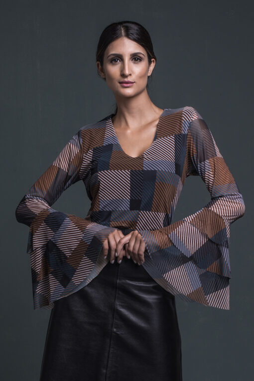 Blusa de tule com decote V / 373BVB-14
