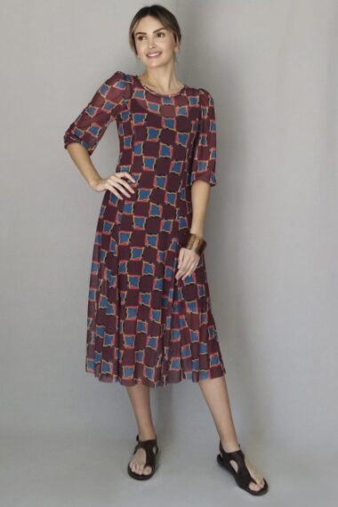 Vestido de tule decote redondo e nesgas /522VRP232