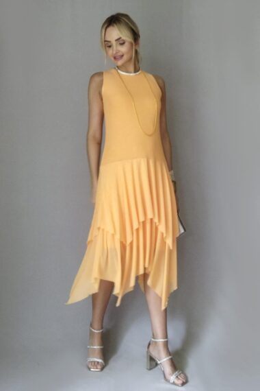 Vestido de tule decote redondo e corte assimétrico /536PES