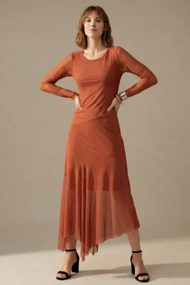 Vestido com recortes assimétricos /495ARG