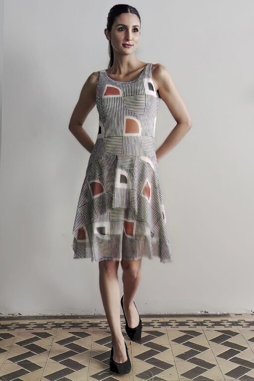 Vestido de tule manga cavada /085TCC333