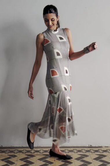 Alternative view of Vestido manga cavada com gola alta /515VVA333