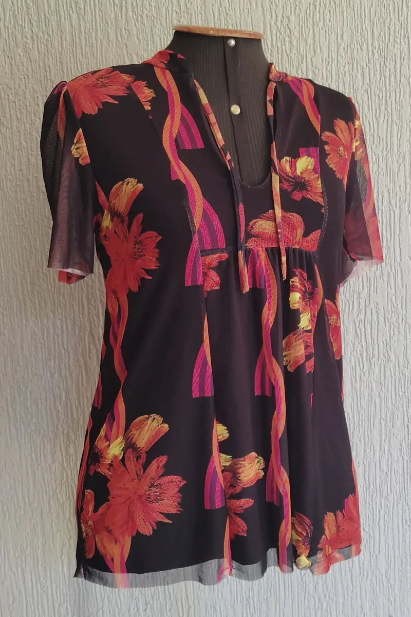 Blusa manga curta com amarração /484BLU143