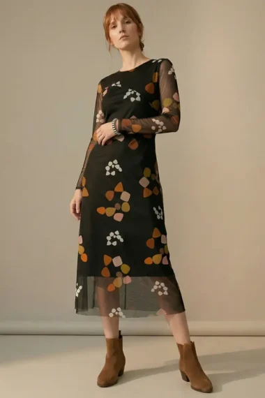 Vestido decote redondo e cortes transversais /542VES429